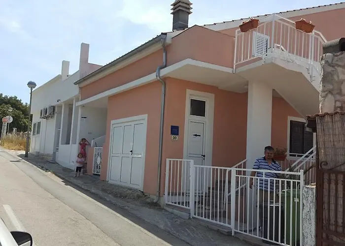 Alissa Πανσιόν Χβαρ