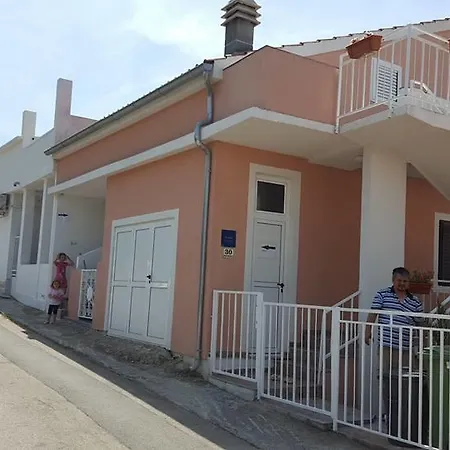 Alissa بيت ضيافة هفار